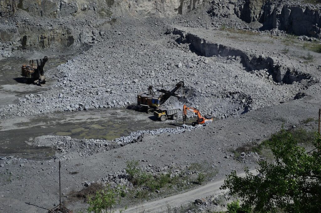 gc697e2d04903bf6b1b8a81596928ecb1726b3f3f759a34baf876467eb53db98195a7b509cb66e65c406d254496f64b90d7e066b4e0359d70ba0494a03bb9e15b_1280-6841031 excavator, career, company, work, team, crushed stone, stones, booty